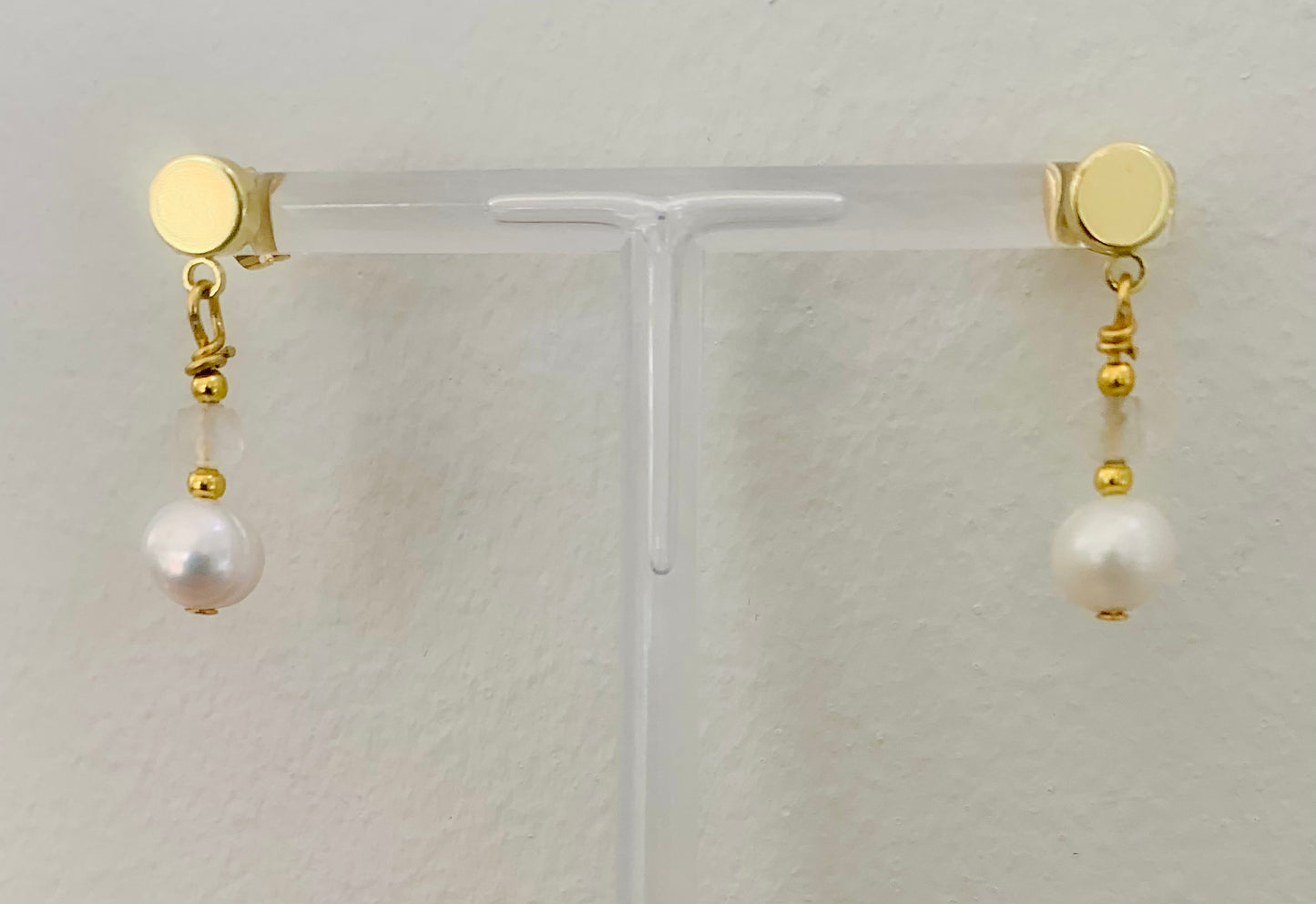 Petit stud Pearl moonstone