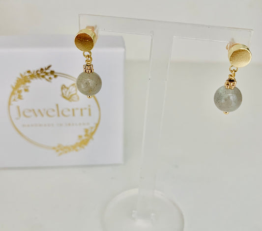 Gold stud daisy grey